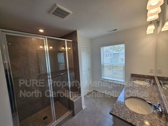 Building Photo - 14036 Penbury Ln