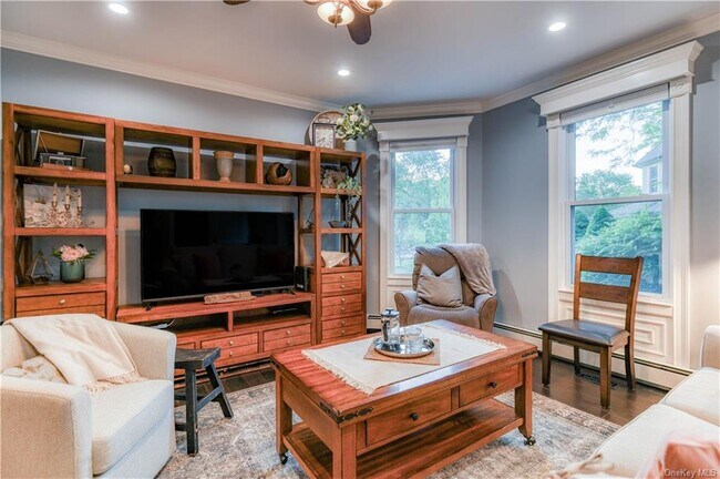 Building Photo - 105 Main St