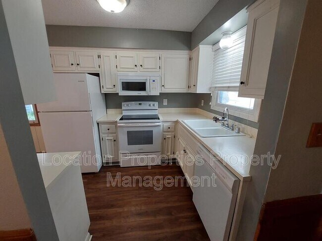 Building Photo - 1903 W 3rd St