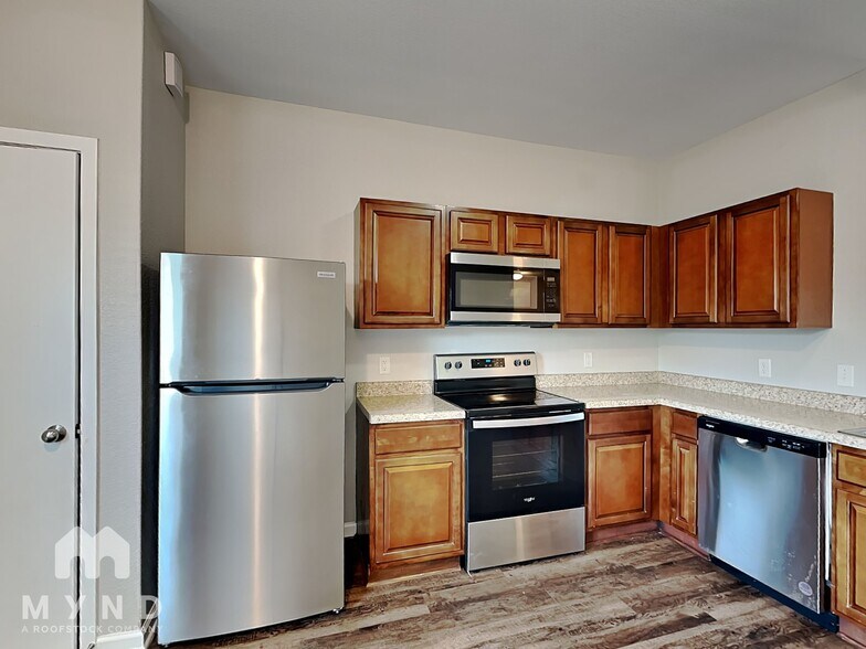 Building Photo - 206 Palm St