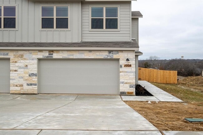 Building Photo - 1201 Garland Rd