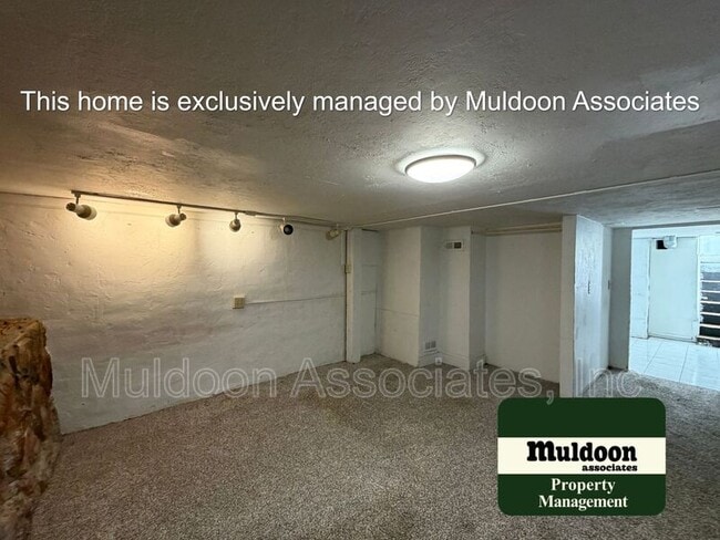 Building Photo - 705 E Platte Ave