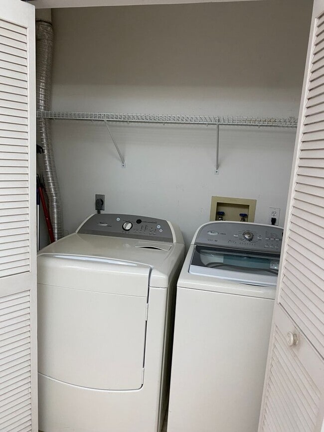 Building Photo - SPACIOUS, FIRST FLOOR CONDO WITH BIG FENCED IN PATIO IN THE LOVELY COMMUNITY OF QUAIL RIDGE!