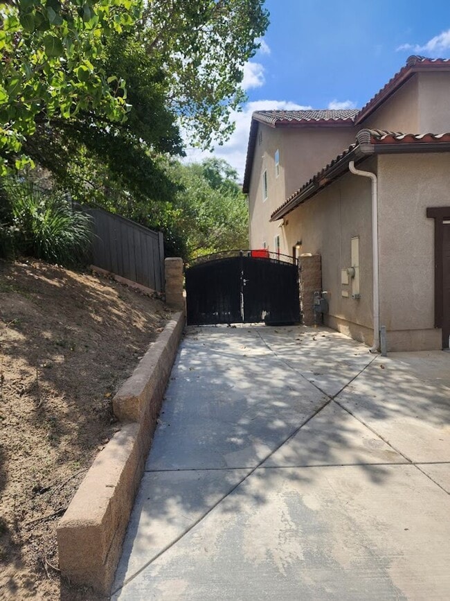 Building Photo - Gorgeous 4 Bedroom Home in Temecula with R...