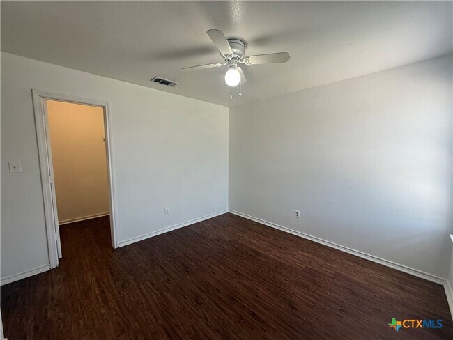 Building Photo - 1000 Sagewood Trail