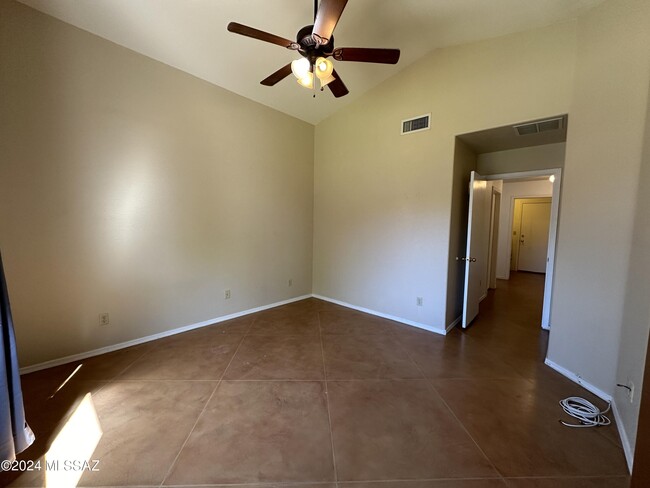 Building Photo - 8673 S Desert Dove Dr