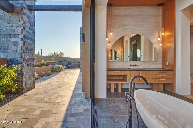 Building Photo - 10249 E Joy Ranch Rd