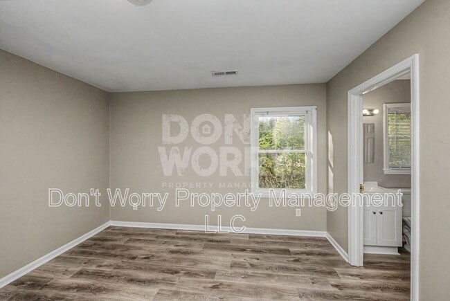 Building Photo - 615 Dumaine St