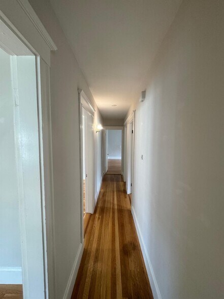 Building Photo - 48 Standish St