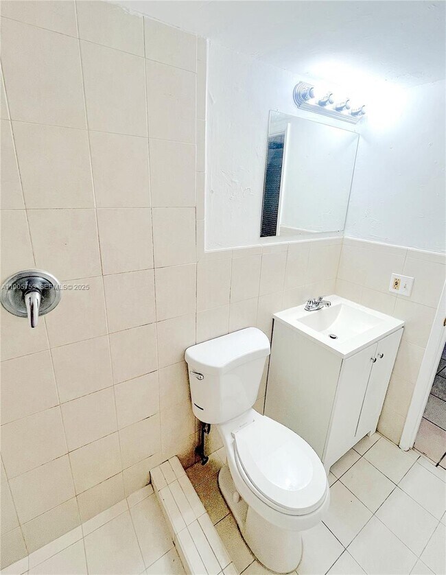 Building Photo - 2740 W 63rd St