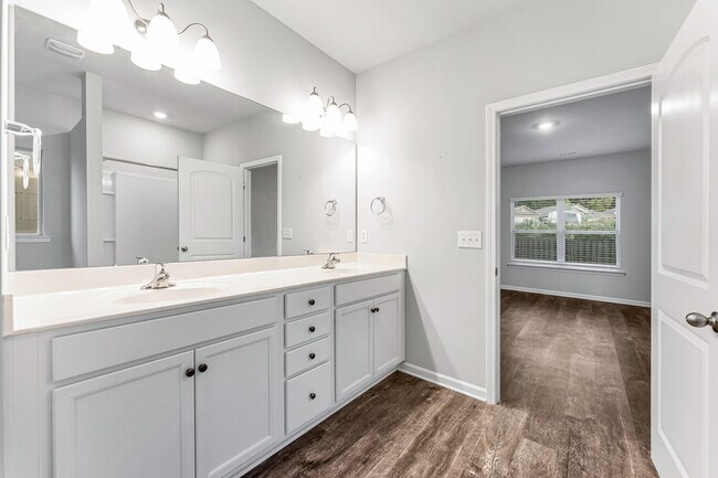 Building Photo - 303 Ivyleaf Dr