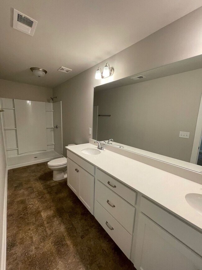 Building Photo - Home for Rent in St James Subdivision in Pinson, AL!!! Available Now!