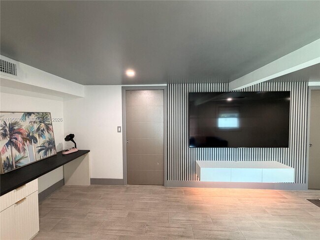 Building Photo - 1532 N Andrews Ave