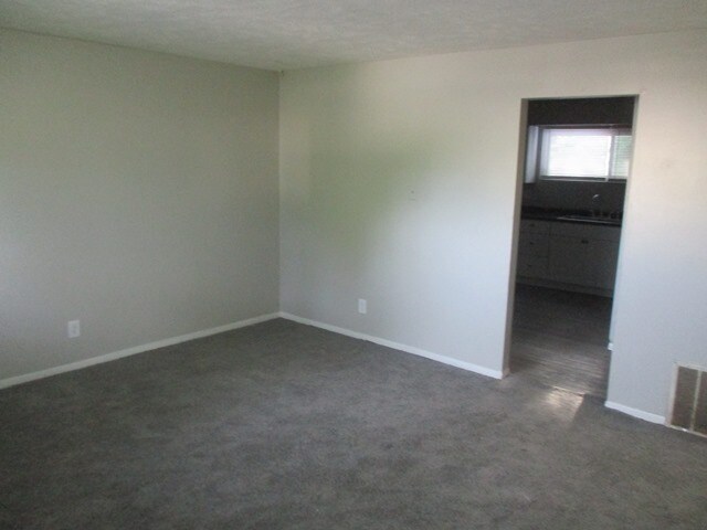 Building Photo - 1008 Charlotte Dr