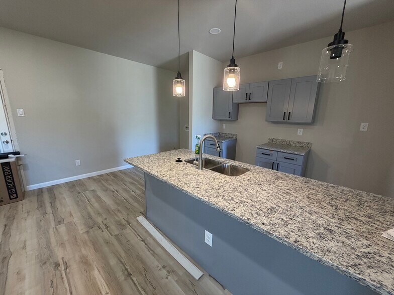 Building Photo - 2656 Locust Ave