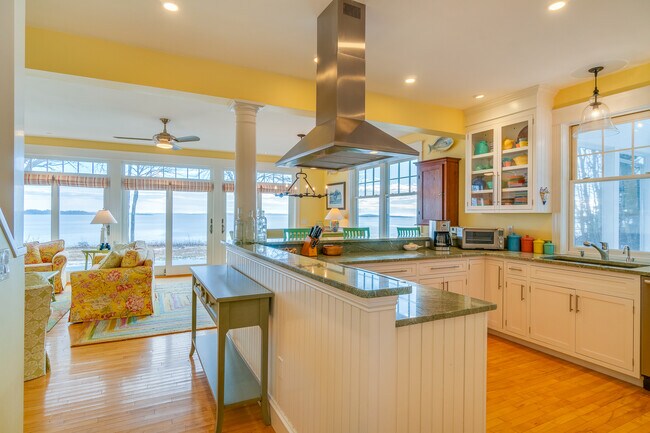 Building Photo - 14 Artist Point Rd