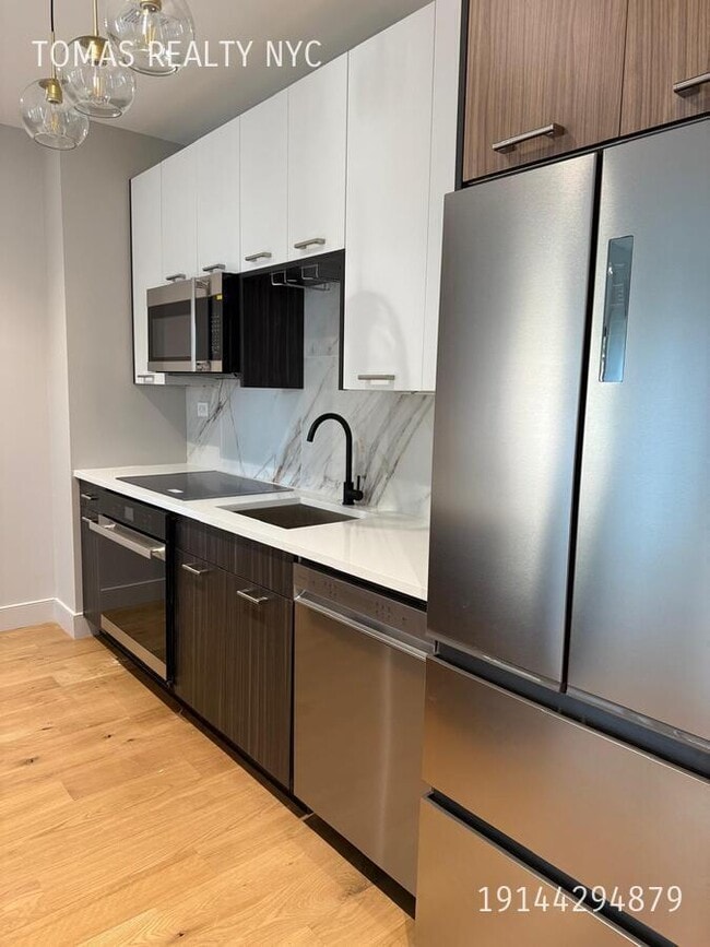 Building Photo - 1890 Pelham Pkwy S