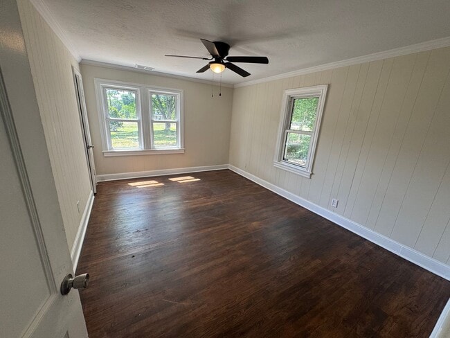 Building Photo - Adorable home in heart of Thomson