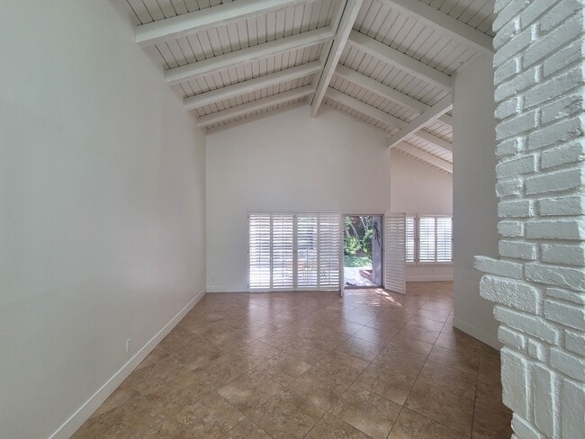 Building Photo - 1081 Triunfo Canyon Rd