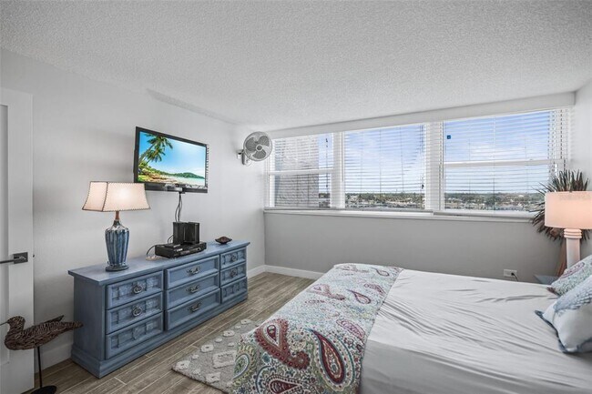 Building Photo - 500 Treasure Island Causeway