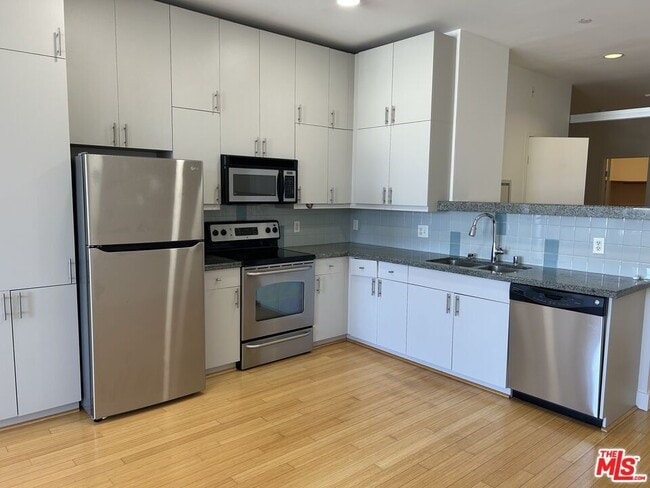 Building Photo - 3810 Wilshire Blvd
