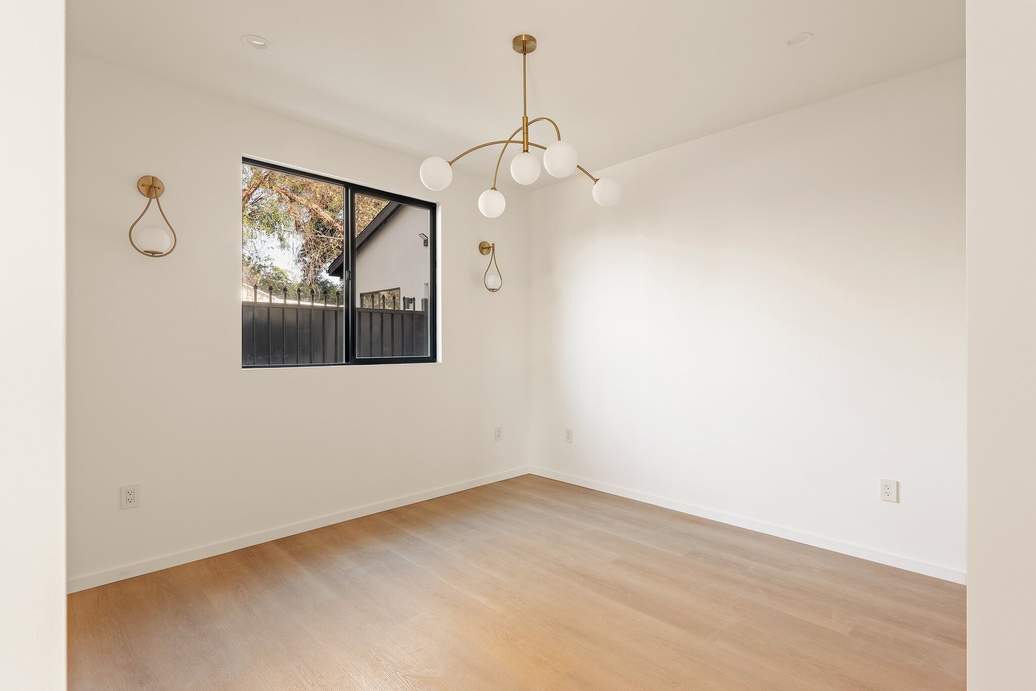 Building Photo - 17852 Saticoy St