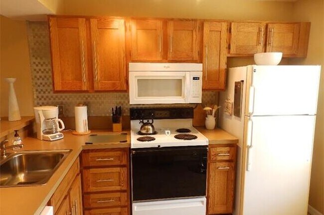 Building Photo - 1175 Mainsail Dr