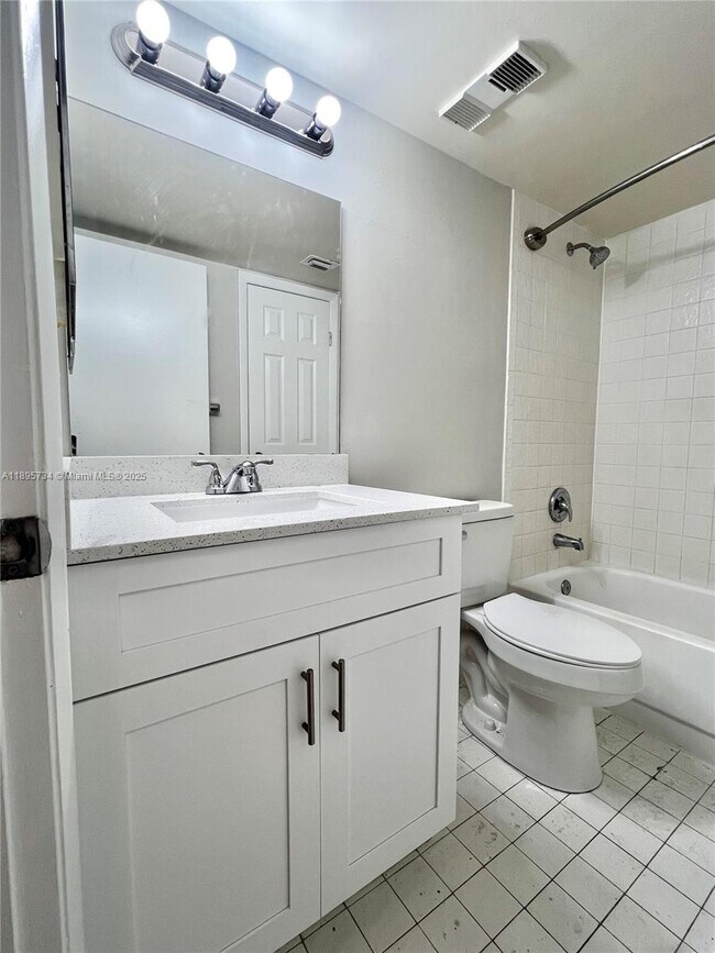 Building Photo - 9855 Westview Dr