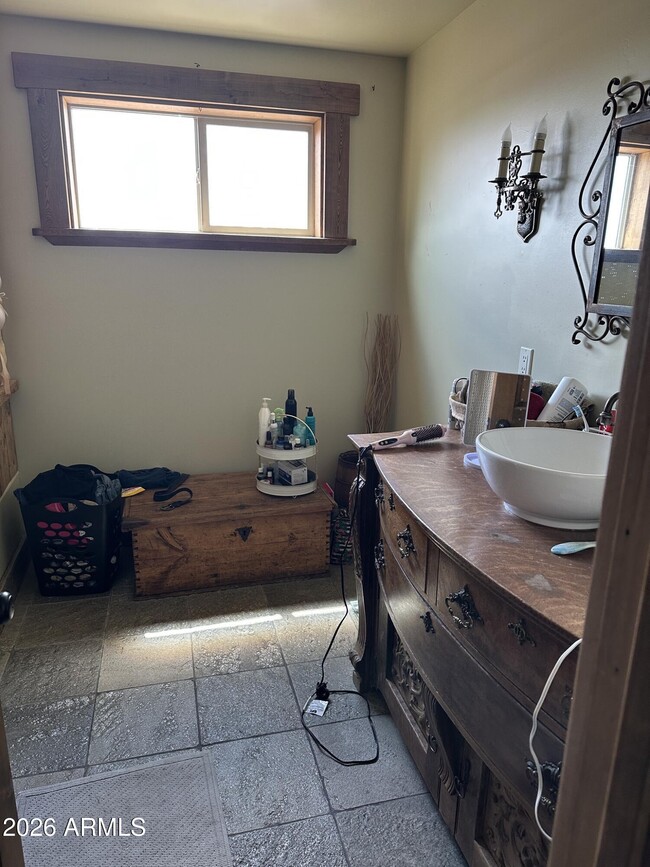 Building Photo - 200 W H Bar Rnch Rd