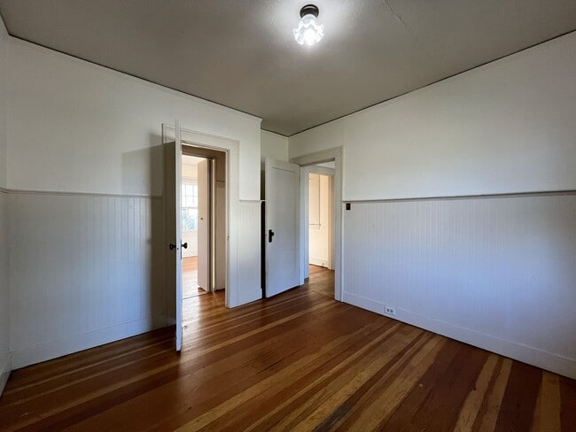 Building Photo - Character-Rich Two-Bedroom with Vintage Bath, Ample Storage & Expansive Outdoor Space