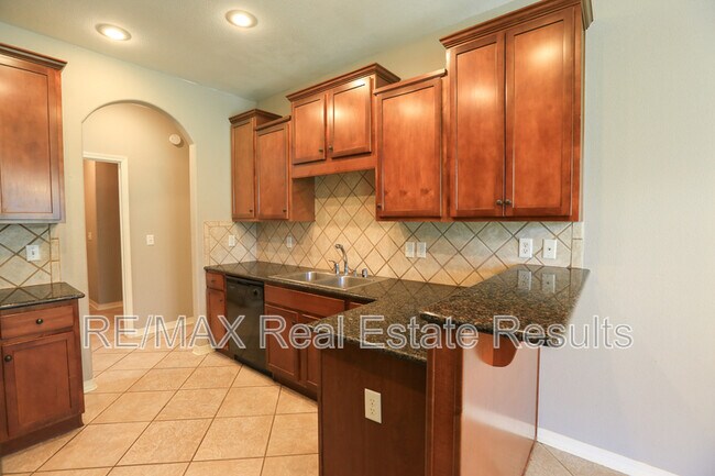 Building Photo - 3104 SW Tunica Ave