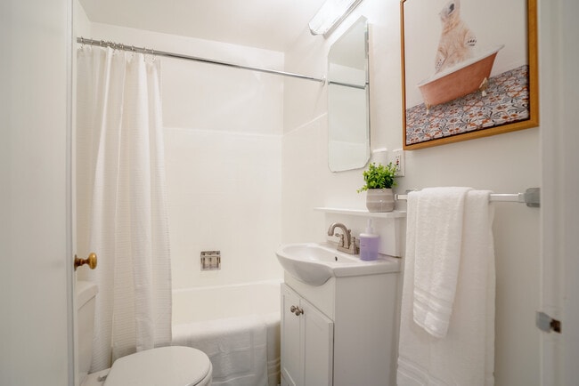 Building Photo - Beachwood Apartments