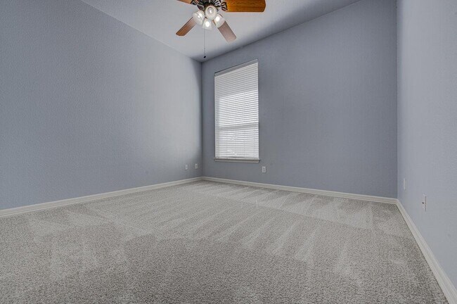 Building Photo - 2785 Lake Forest Dr