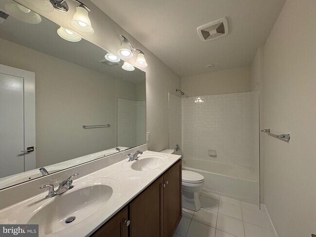 Building Photo - 208 Segel Dr