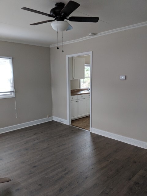 Building Photo - 3 bed, 1 bath Home: Available NOW! PRICE R...
