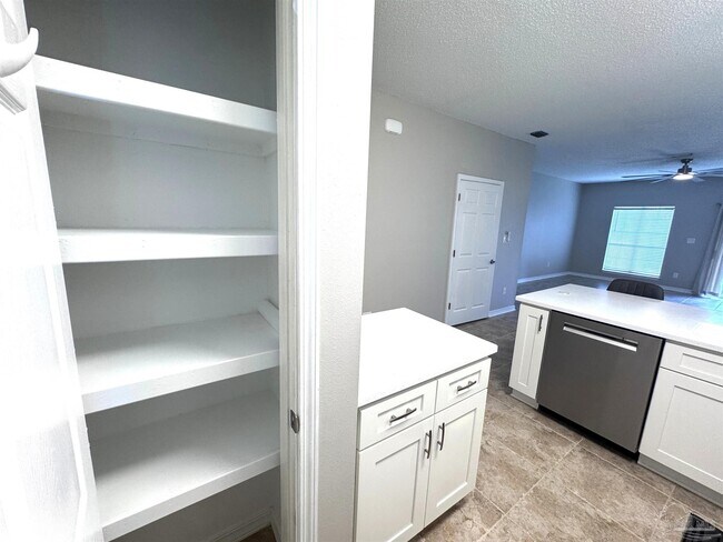 Building Photo - 2703 Bay Club Dr