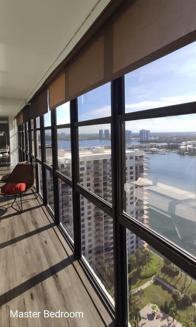 Building Photo - 18181 NE 31st Ct