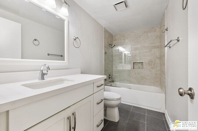 Building Photo - 505 S Farrell Dr