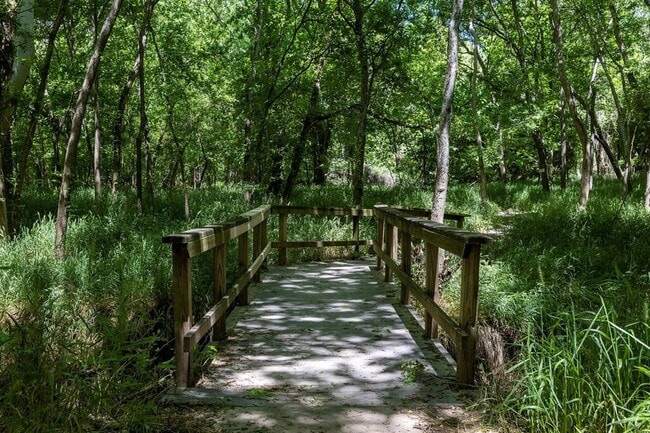 Building Photo - 326 Tahitian Dr