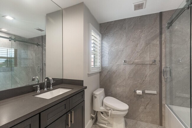 Building Photo - 8216 Heritage Club Dr