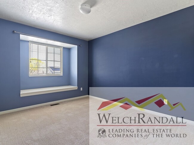 Building Photo - Charming Single-Family Home in Clinton