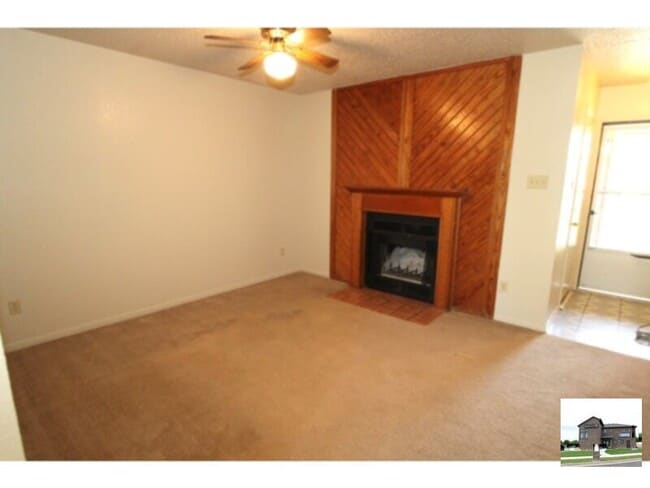 Building Photo - 208 Sorrell Dr