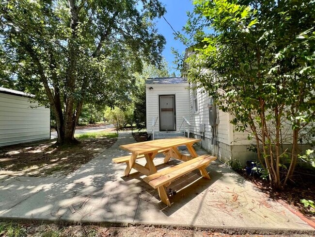 Building Photo - 1266 Pinecrest Dr