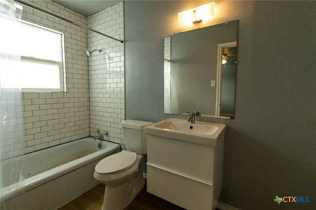 Building Photo - 116 W Avenue A