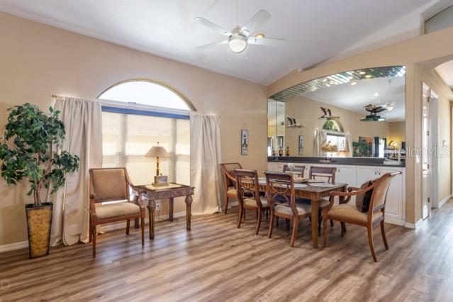 Building Photo - 497 Grandview Ave