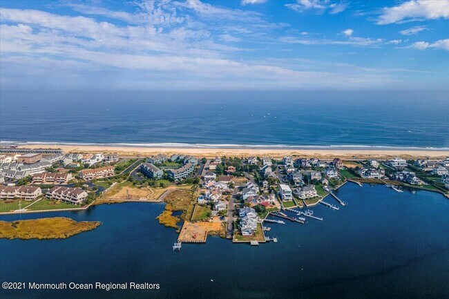 Building Photo - 15 Riverview Rd