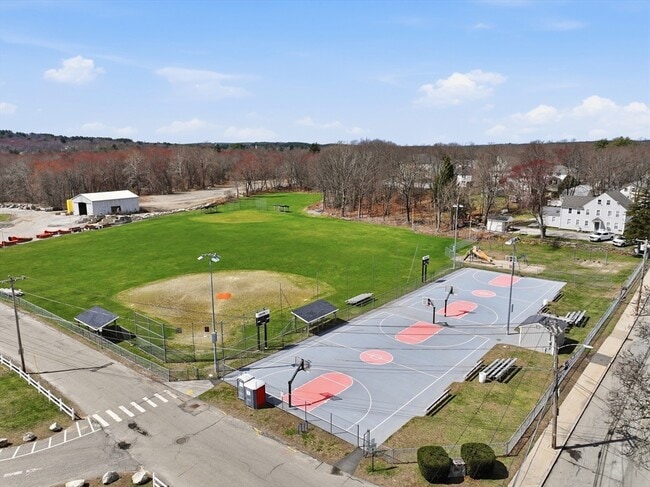 Building Photo - 146 Hecla St