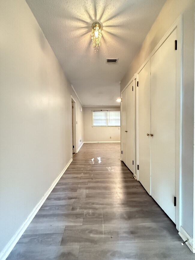 Building Photo - 246 Bowling Green Dr