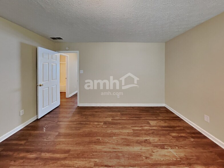 Building Photo - 8420 Brook Pointe Ct