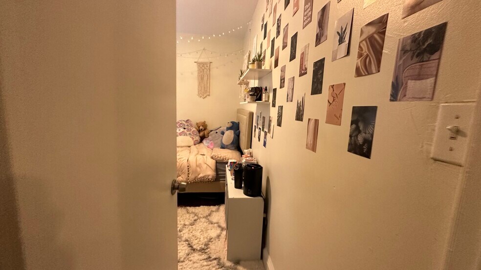 Building Photo - 70 Queensberry St